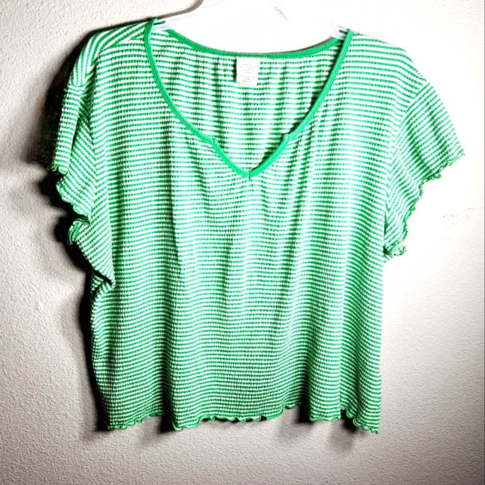 Cute green and white women's Summer shirt size 18w/20w.  Soft & cool.